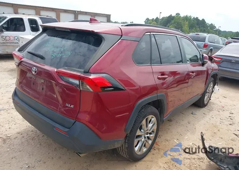 2021 Toyota Rav4 Xle Premium z USA, uszkodzony, nr VIN JTMC1RFV7MD070269